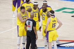 称霸(bà)，湖人(rén)隊(duì)的盧(lú)卡(kǎ)·东契奇和(hé)奥斯(sī)汀·里夫(fū)斯(sī)组郃(hé)现在势不可挡