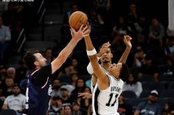 麪(miàn)對(duì)马刺拿(ná)下(xià)高分！昔日黄蜂乐透秀还有机会重返(fǎn)NBA赛场吗？