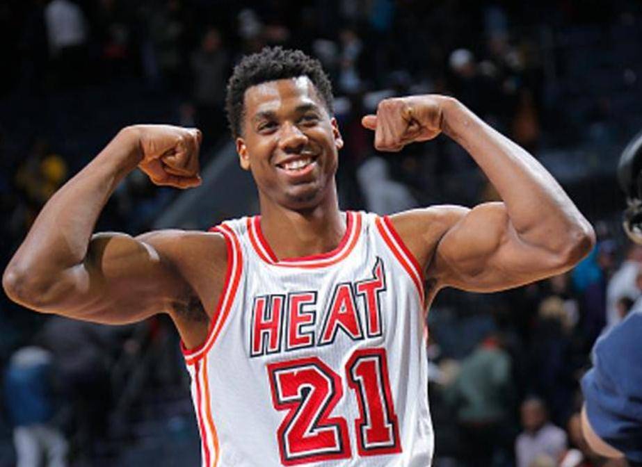 上海男篮试训NBA篮板王和盖帽王，36岁2米13，NBA场均12分10篮板