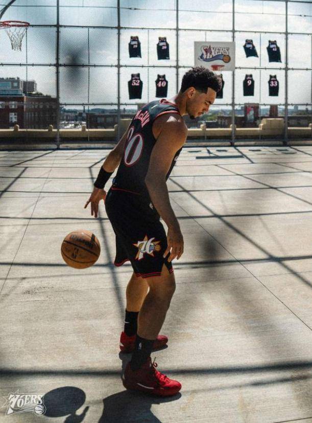 费城76人队发布2025/26赛季经典球衣