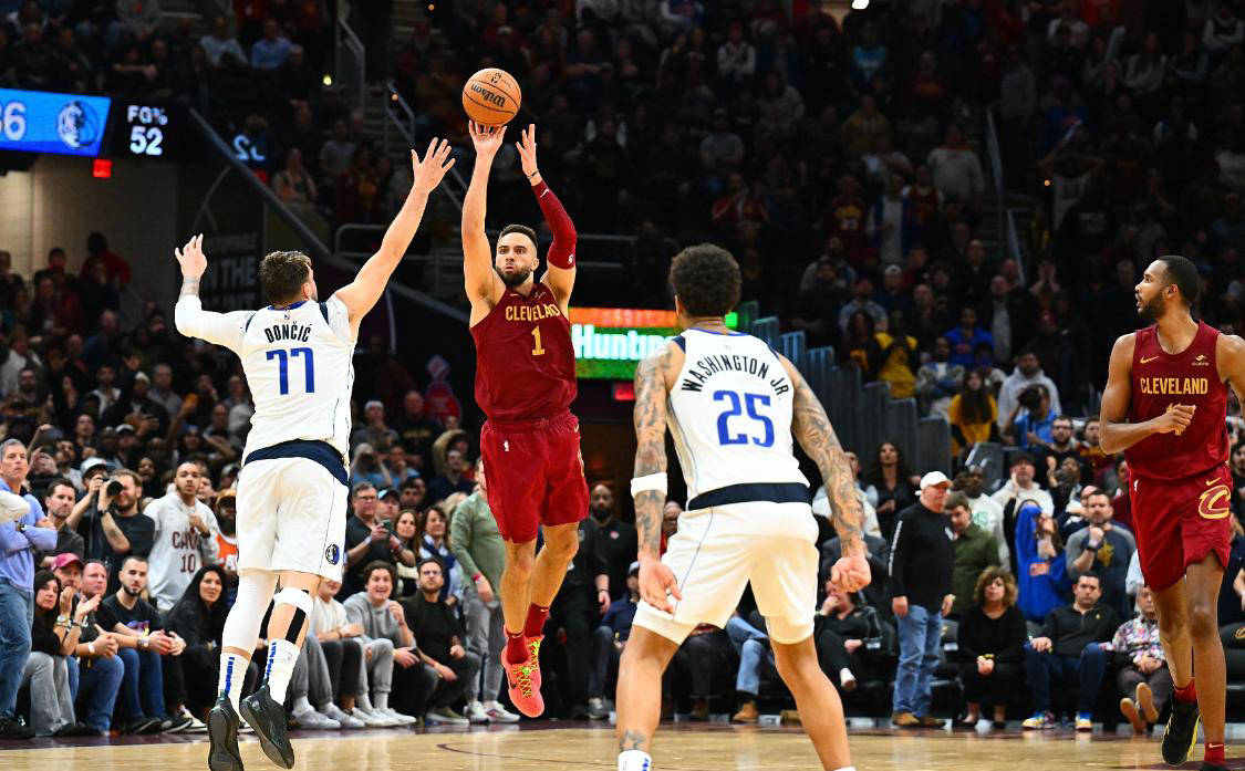 NBA历史上5次超远绝杀！最远186米神仙球震撼登场