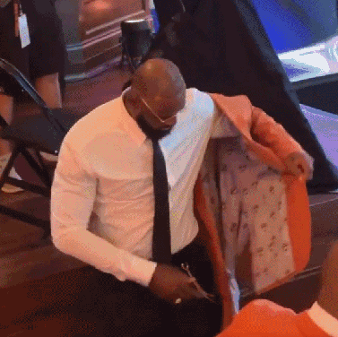 刚刚！詹姆斯提前入选了NBA名人堂！