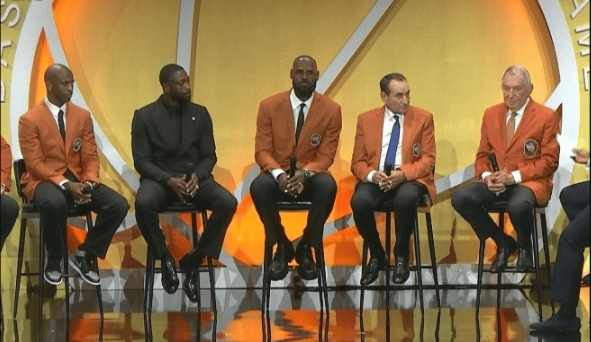 刚刚！詹姆斯提前入选了NBA名人堂！