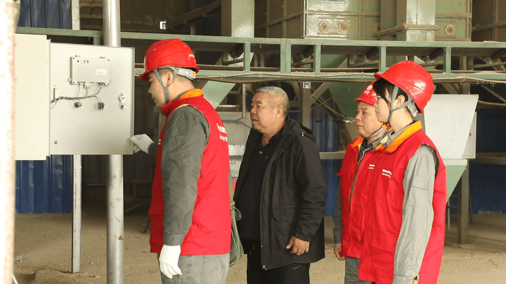 道县：决战秋收“收官战” 电力护航“最后一公里”