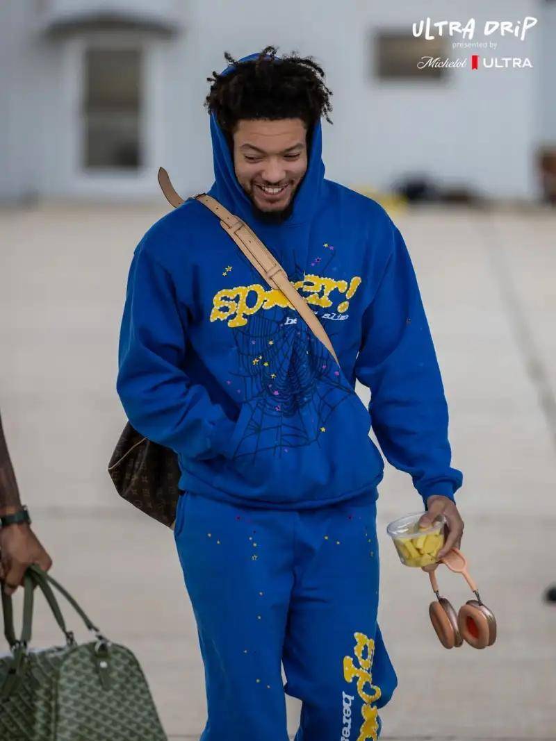 雄鹿球员登机！字母特纳赴印第安纳