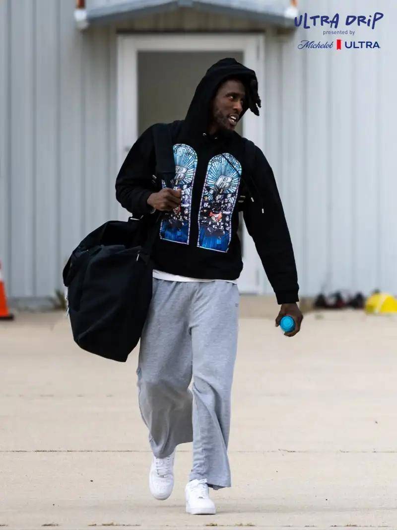 雄鹿球员登机！字母特纳赴印第安纳