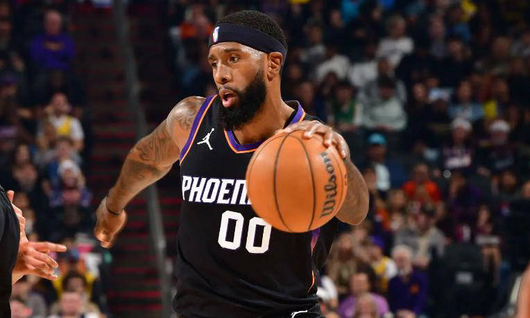 太阳锋线大将轻松碾压湖人，洛杉矶队问题暴露无遗？