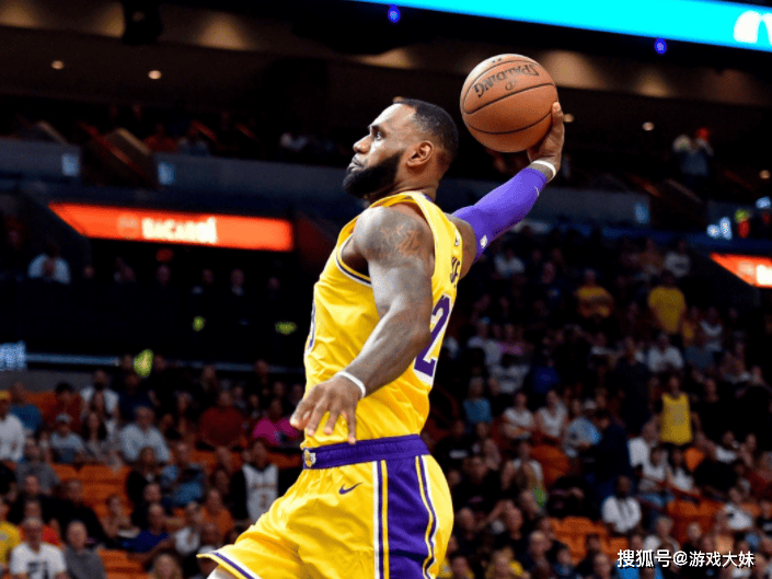 NBA2K游戏更新，詹姆斯评分跌至历史最低，真离退役不远了