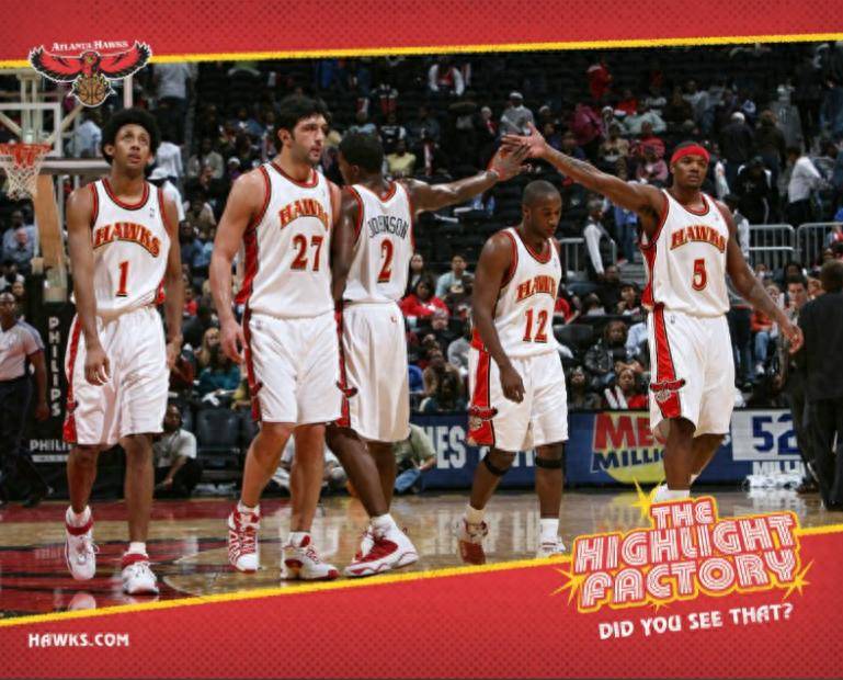 NBA精彩对决的瞬间！亚特兰大老鹰队以132-122击败了犹他爵士队。