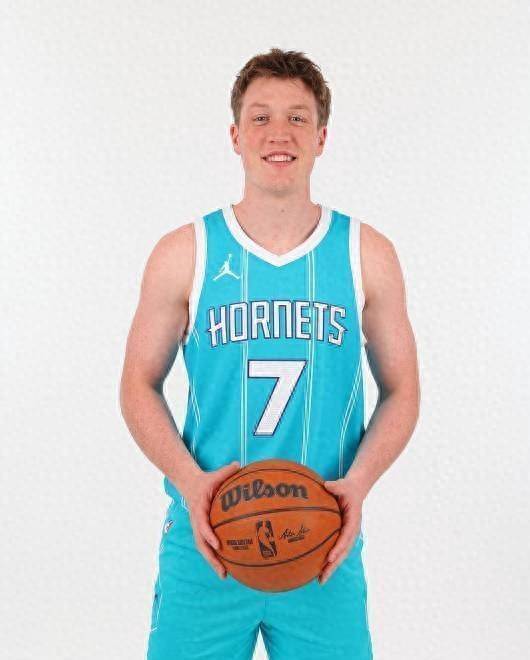 NBA最佳新秀争夺战大反转，克内佩尔场均19.4分，三分球命中数超状元30个