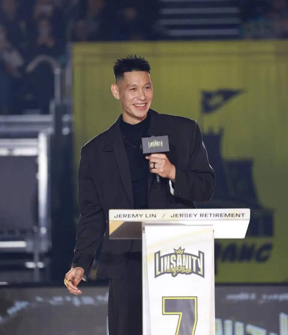 林书豪勇闯NBA打破偏见，退役仪式周杰伦惊喜献唱