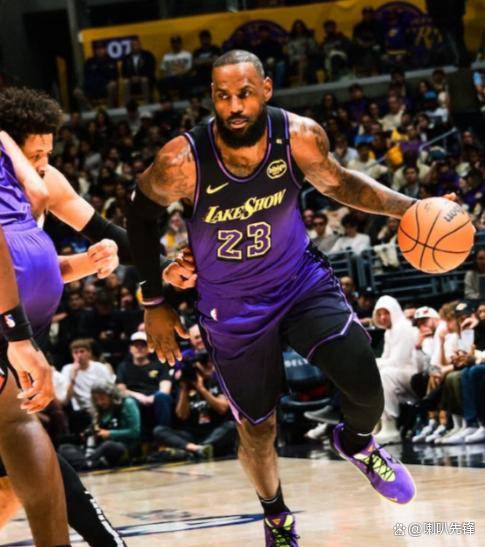 客场掀翻卫冕冠军！湖人115-107逆转掘金，詹姆斯19+9+8率队两连胜